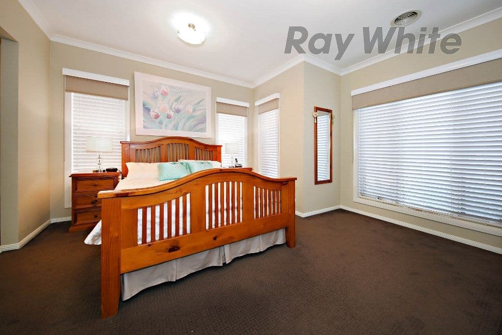 21 Derham Drive, Point Cook VIC 3030, Point Cook - Thumbnail 2