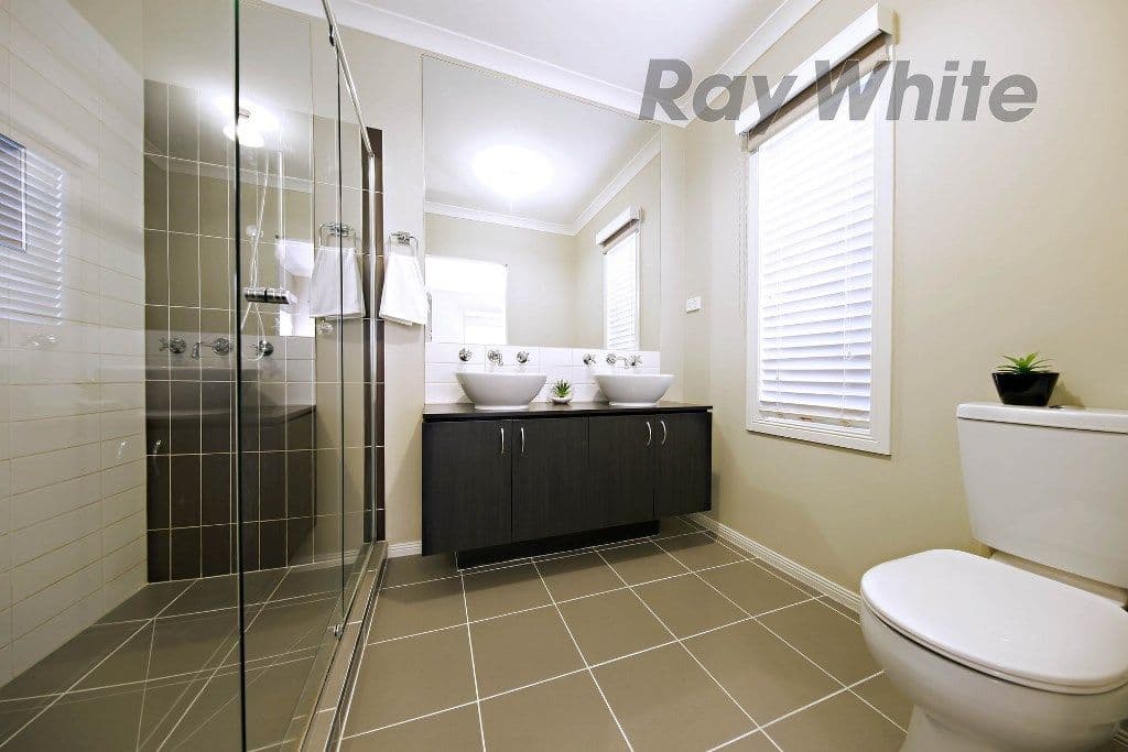 21 Derham Drive, Point Cook VIC 3030, Point Cook - Thumbnail 3