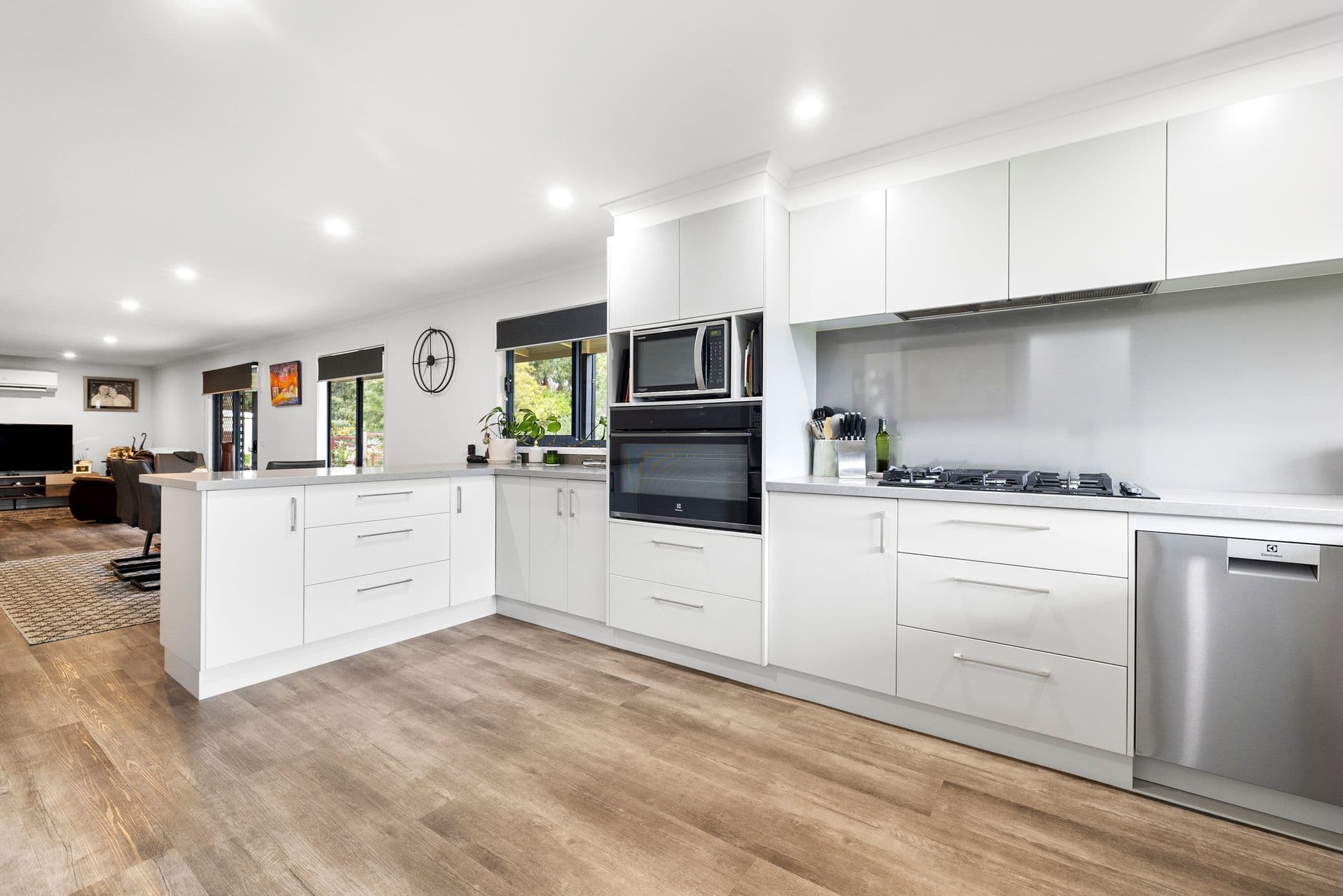 9 Burke Road, Ararat VIC 3377, Ararat - Thumbnail 8