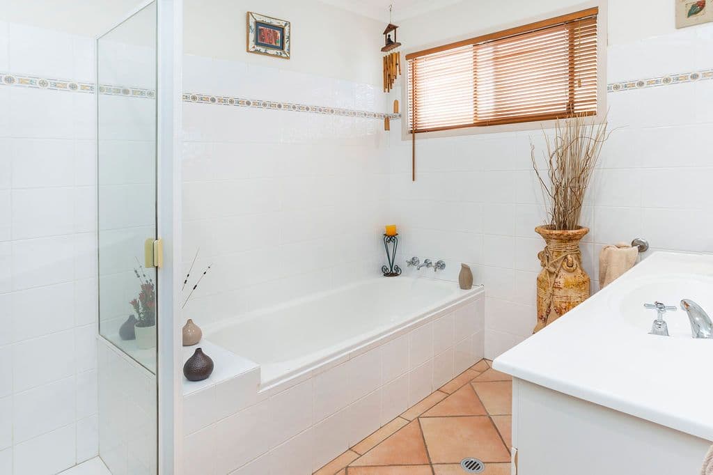 11 Eingana Street, Hope Island QLD 4212, Hope Island - Thumbnail 8
