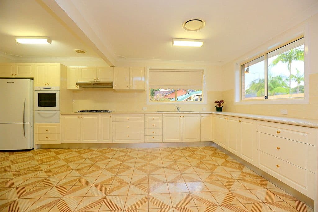 14 Josephine Crescent, Georges Hall - Thumbnail 2