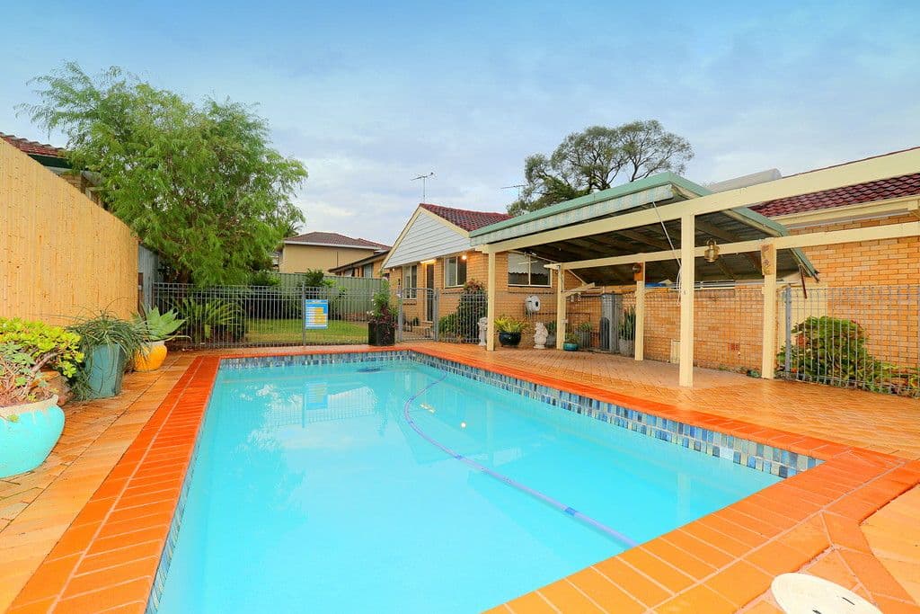 14 Josephine Crescent, Georges Hall - Thumbnail 4