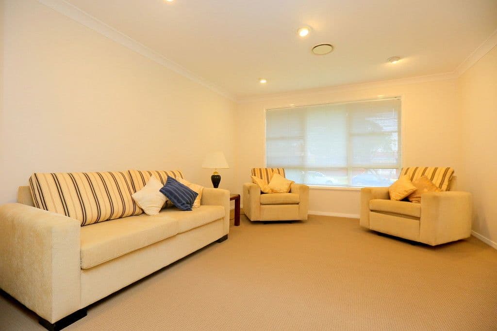 14 Josephine Crescent, Georges Hall - Thumbnail 5