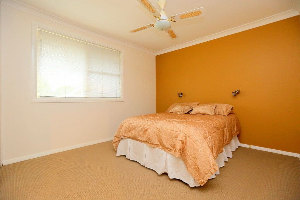 14 Josephine Crescent, Georges Hall - Thumbnail 7
