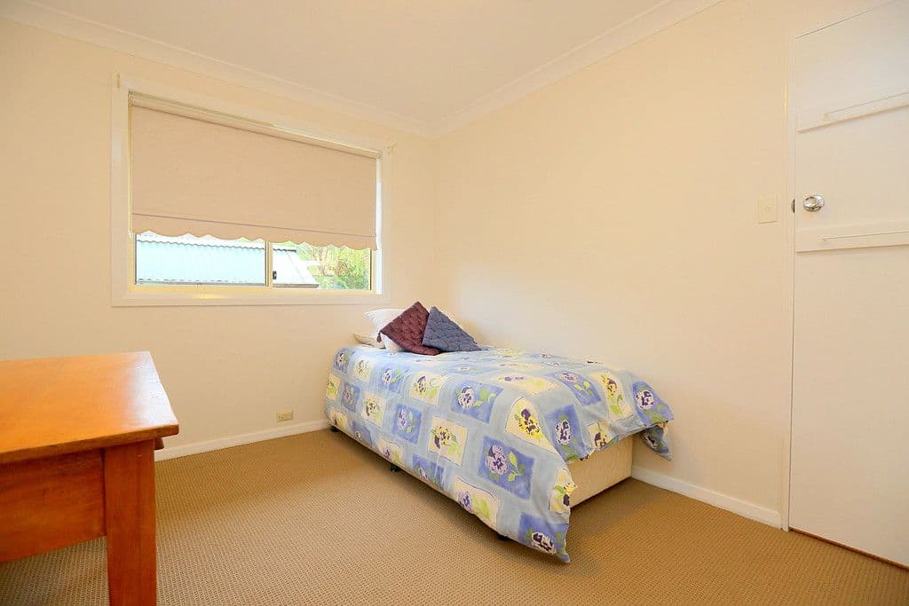 14 Josephine Crescent, Georges Hall - Thumbnail 8