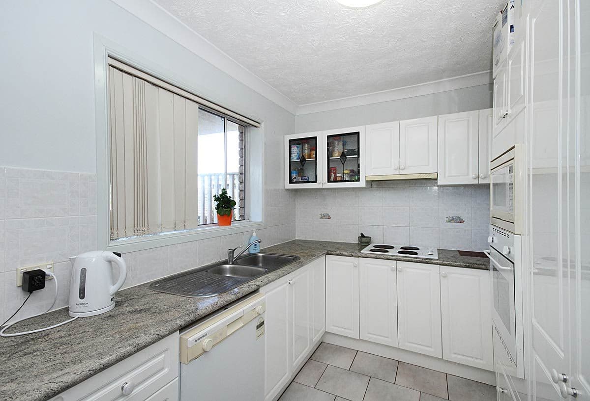 16 Nicklin Street, COORPAROO QLD 4151, Coorparoo - Thumbnail 2