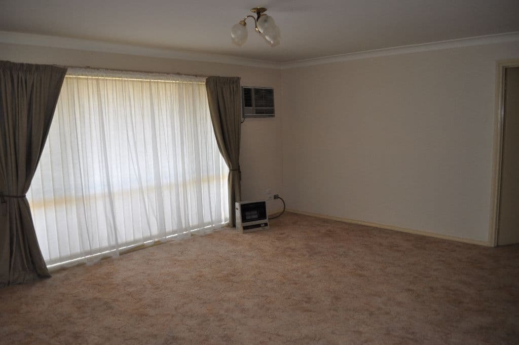 2 Overdale Drive, BOURKELANDS NSW 2650, Bourkelands - Thumbnail 2