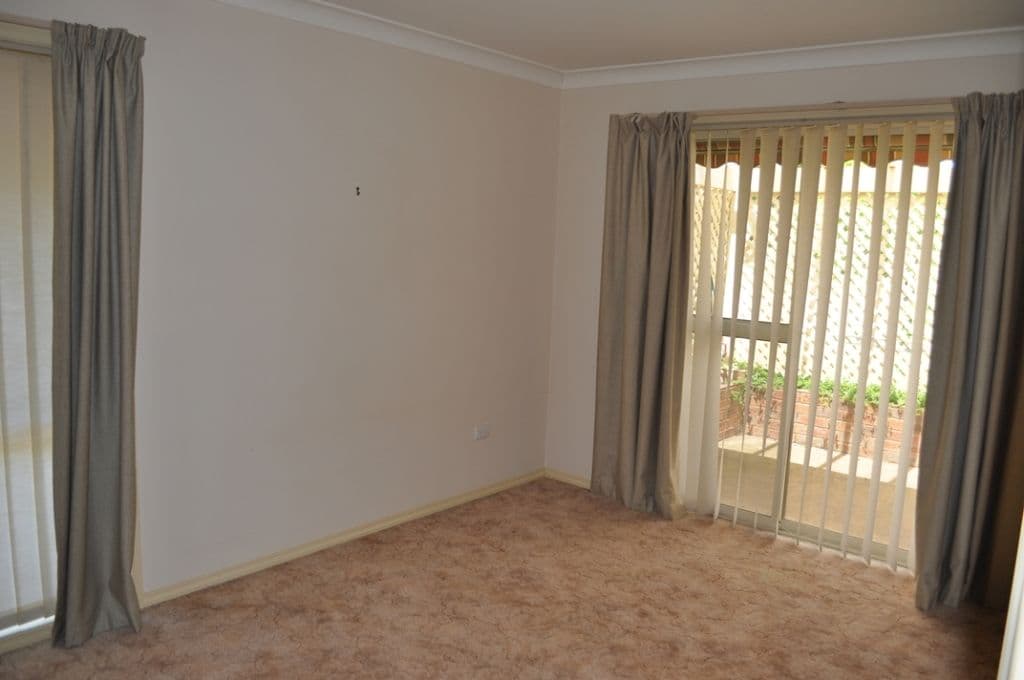 2 Overdale Drive, BOURKELANDS NSW 2650, Bourkelands - Thumbnail 4