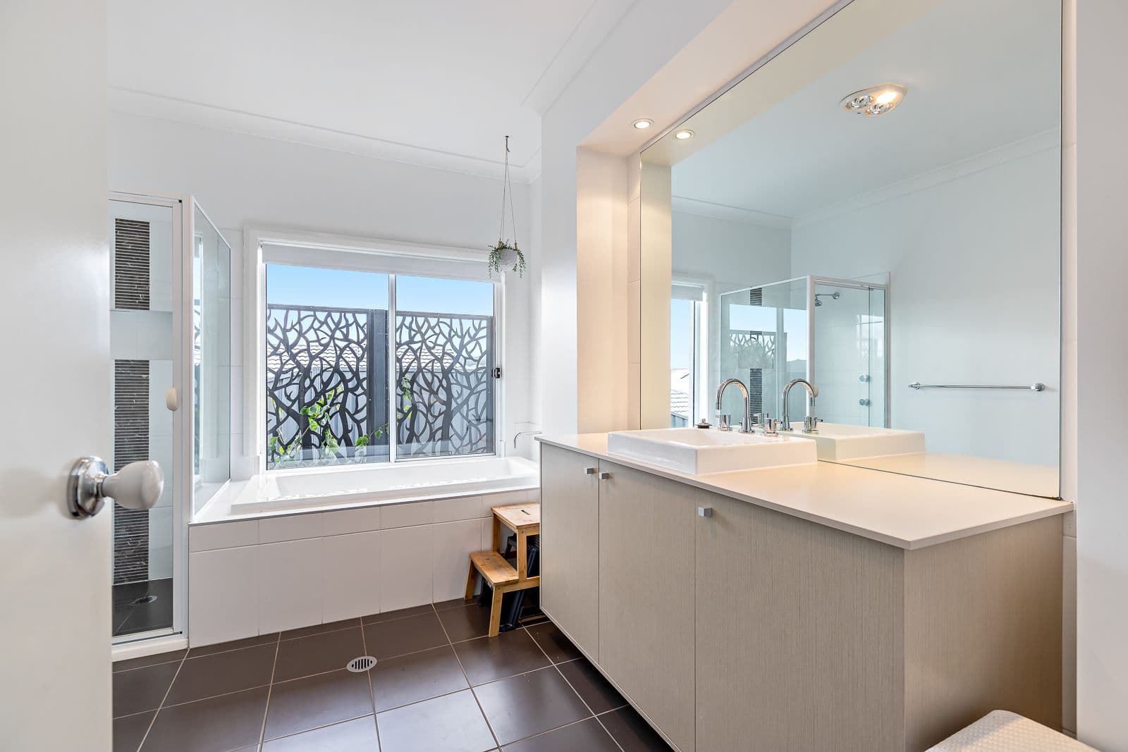 12 Hooghly Avenue, Cameron Park - Thumbnail 8