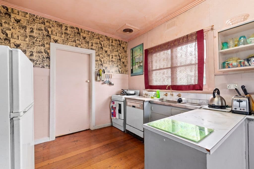8 Mack Street, Reservoir VIC 3073, Reservoir - Thumbnail 2