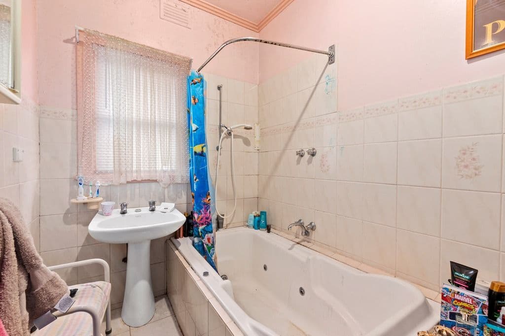 8 Mack Street, Reservoir VIC 3073, Reservoir - Thumbnail 4
