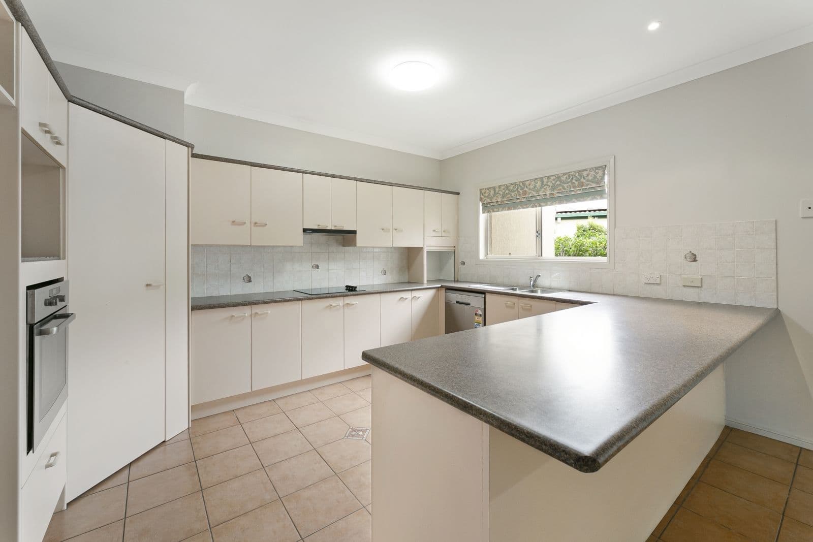 16 Waterwood Court, Arundel QLD 4214, Arundel - Thumbnail 4