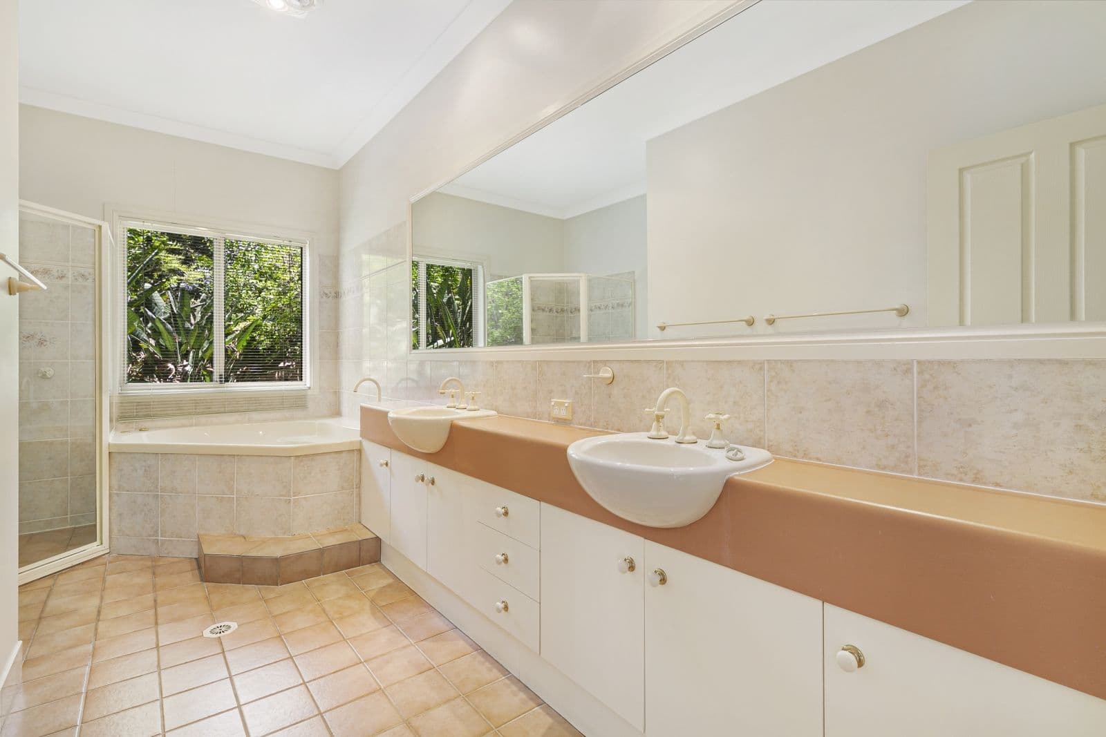 16 Waterwood Court, Arundel QLD 4214, Arundel - Thumbnail 8