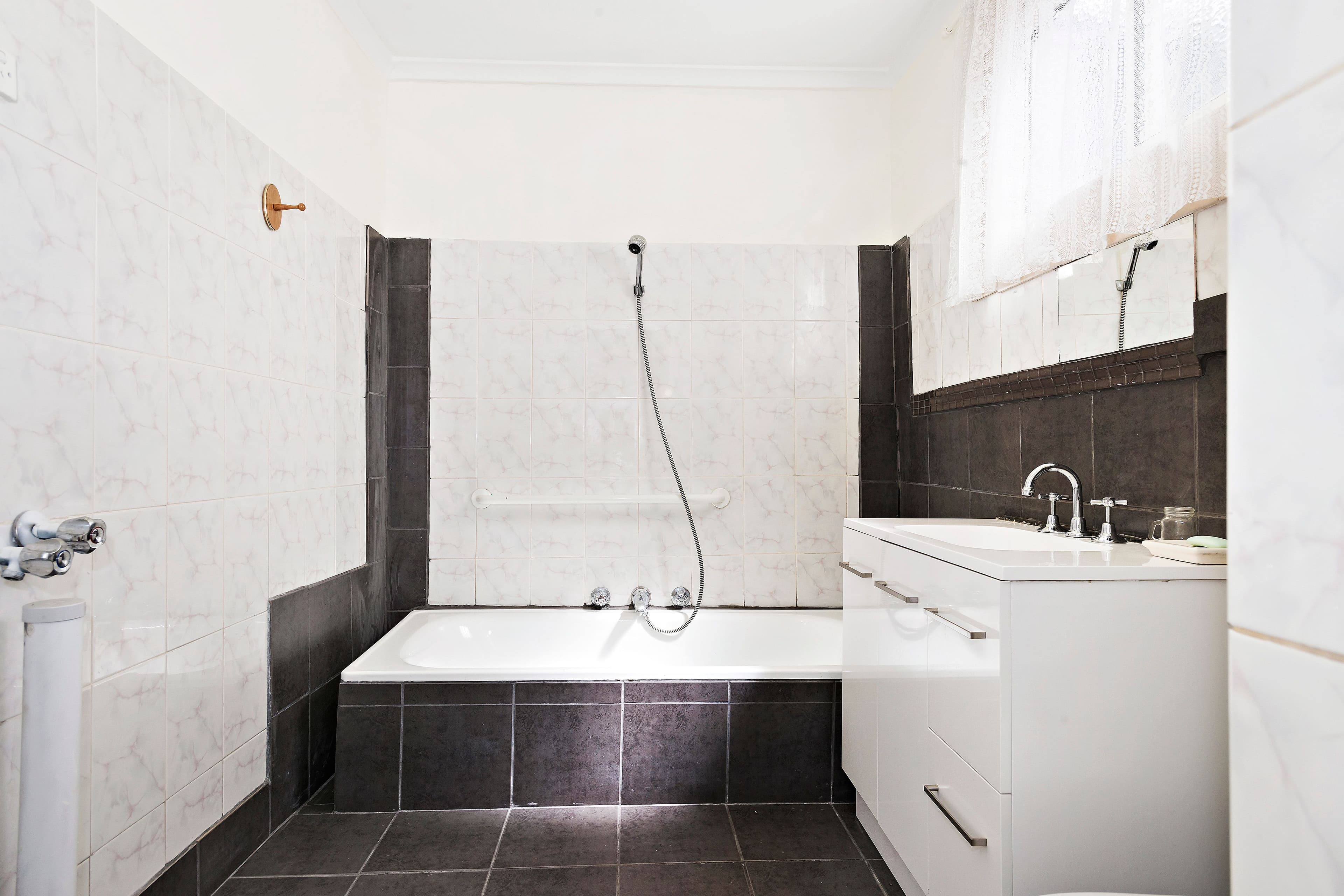196 Darebin Drive, Lalor VIC 3075, Lalor - Thumbnail 8