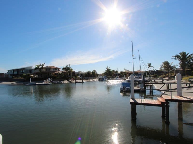 8 Hume Parade, Paradise Point QLD 4216, Paradise Point - Thumbnail 3