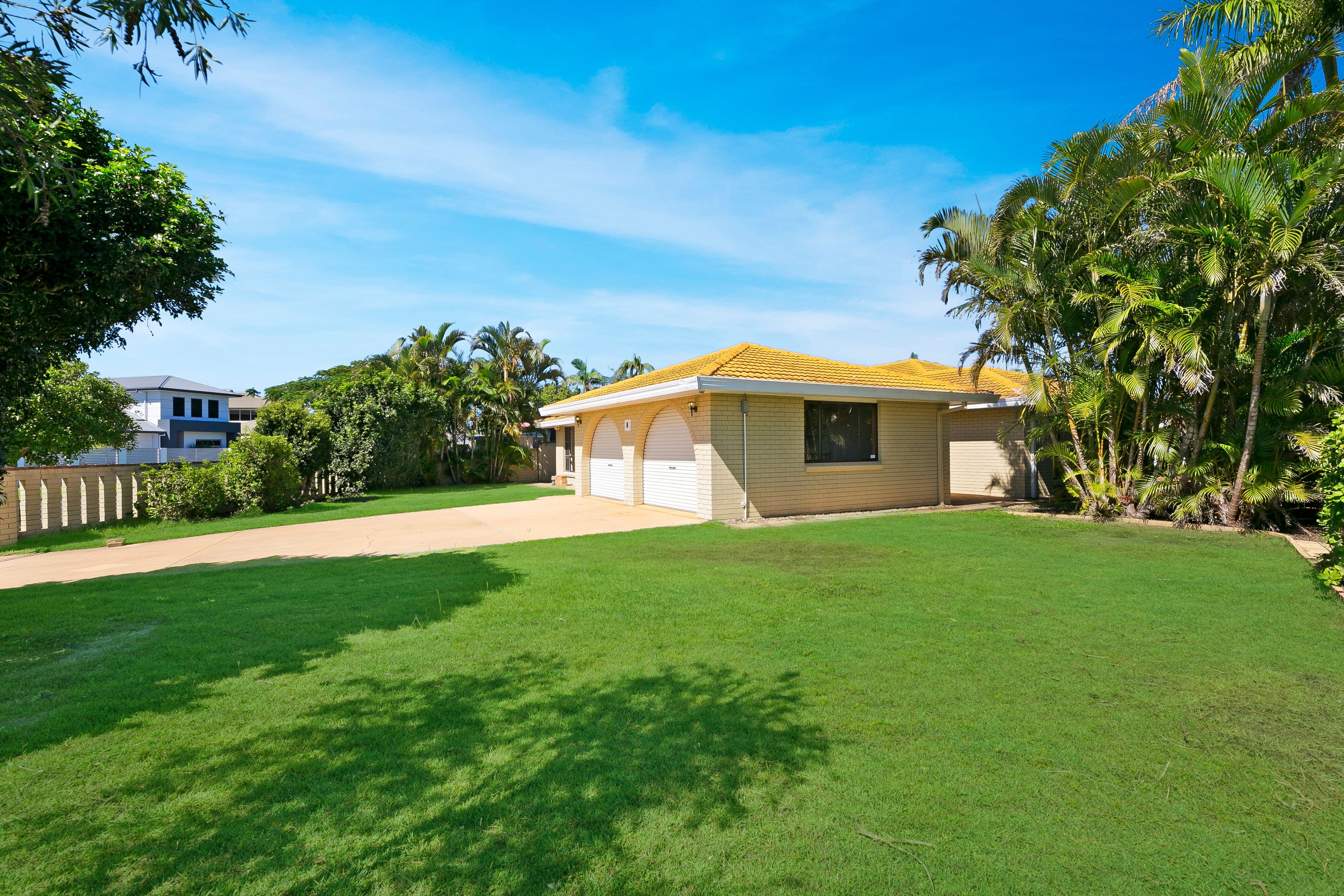 8 Hume Parade, Paradise Point QLD 4216, Paradise Point - Thumbnail 4