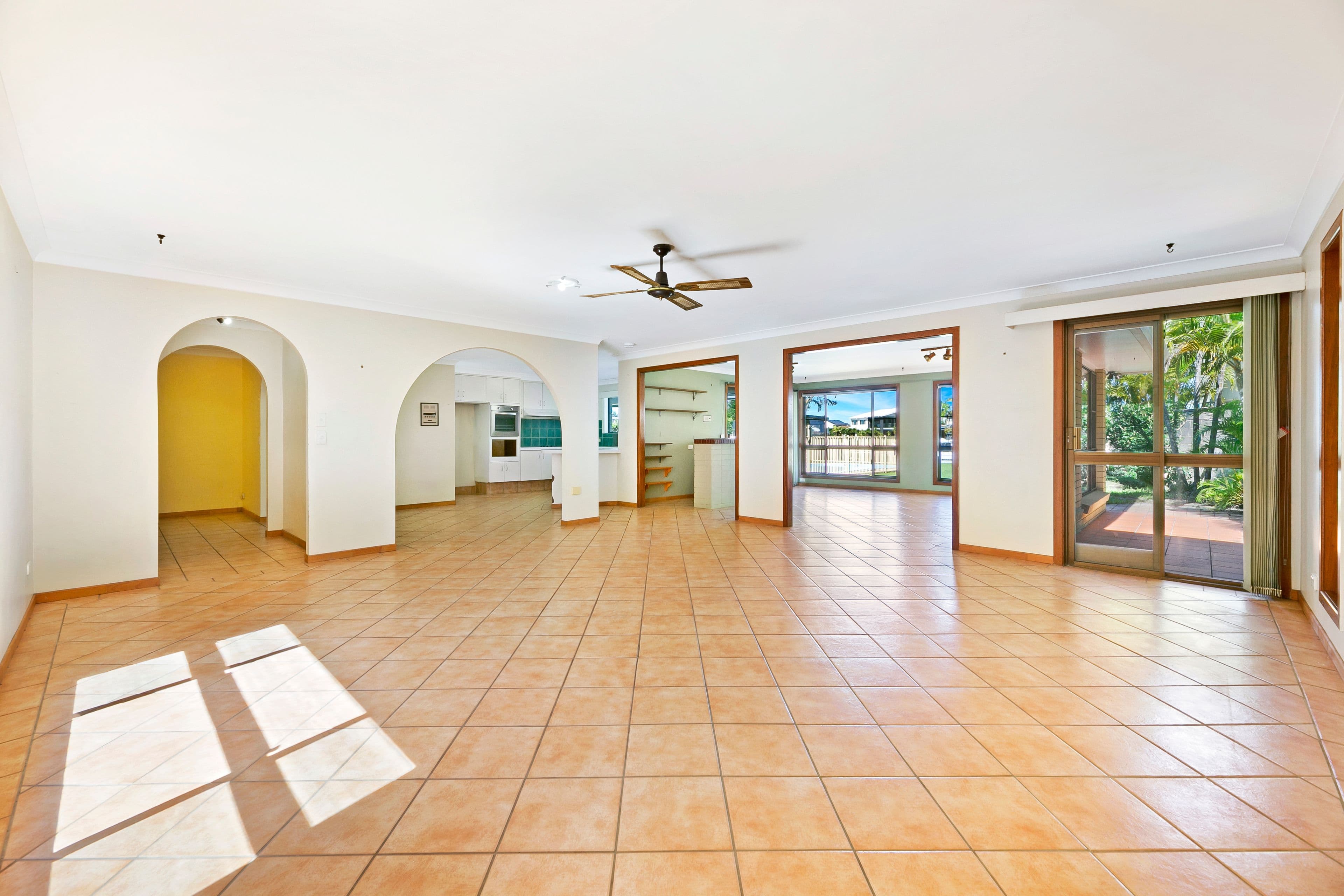 8 Hume Parade, Paradise Point QLD 4216, Paradise Point - Thumbnail 6