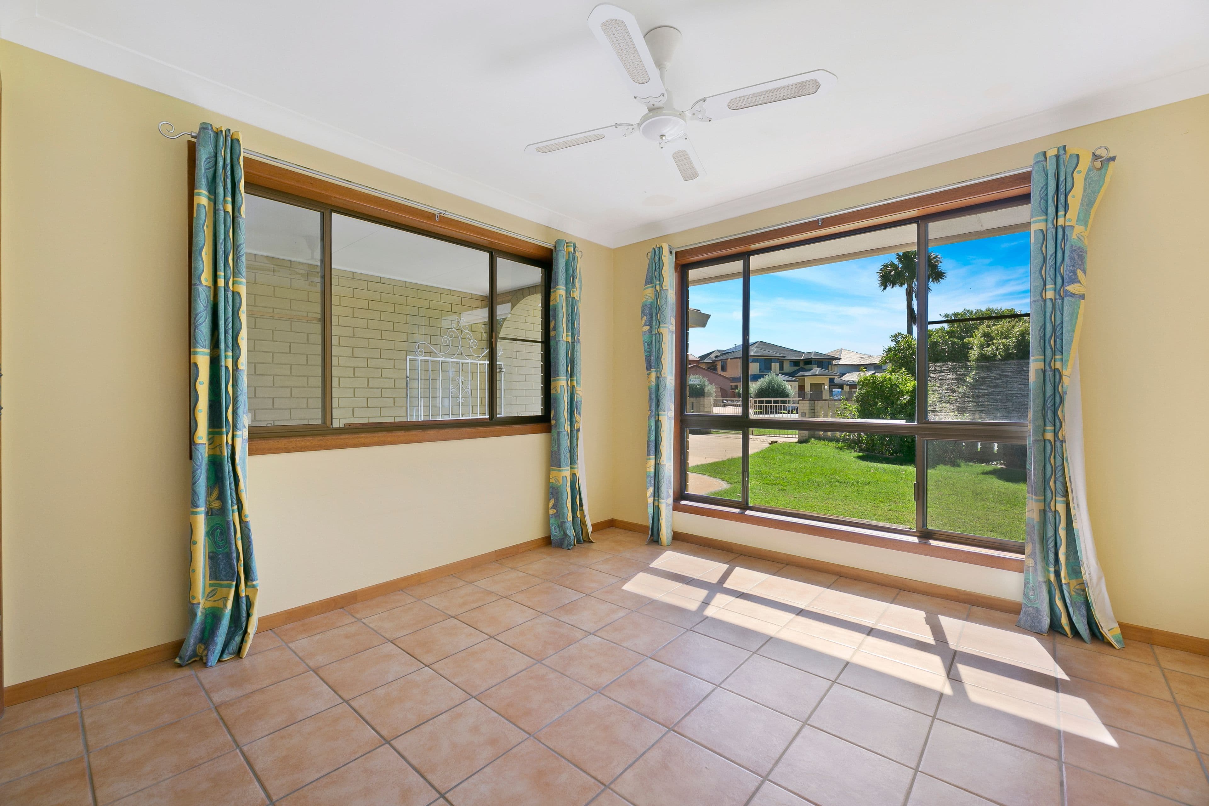 8 Hume Parade, Paradise Point QLD 4216, Paradise Point - Thumbnail 8