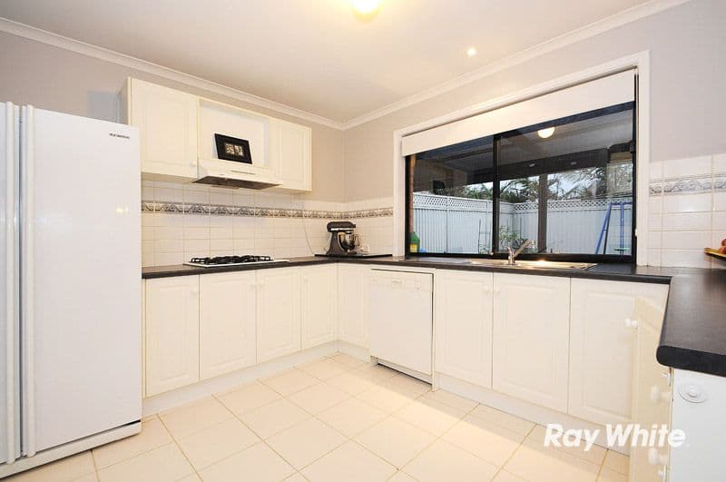 4 Oakmont Place, CRANBOURNE WEST VIC 3977, Cranbourne West - Thumbnail 4
