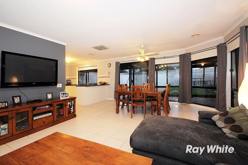 4 Oakmont Place, CRANBOURNE WEST VIC 3977, Cranbourne West - Thumbnail 6