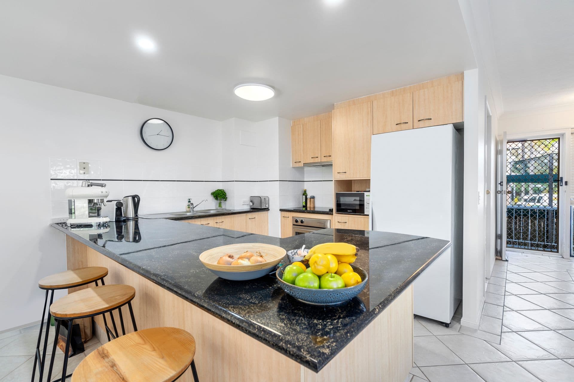 3 Tarni Avenue, Palm Beach QLD 4221, Palm Beach - Thumbnail 5