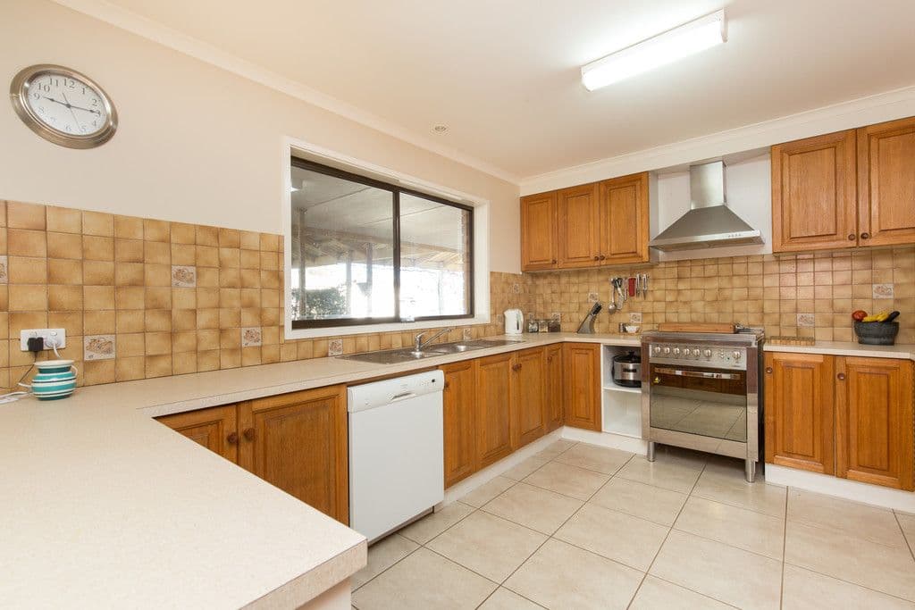 27 Main Avenue South, Merbein VIC 3505, Merbein - Thumbnail 2