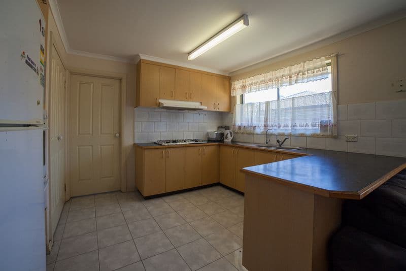 21 Sapphire Drive, Hampton Park VIC 3976, Hampton Park - Thumbnail 2