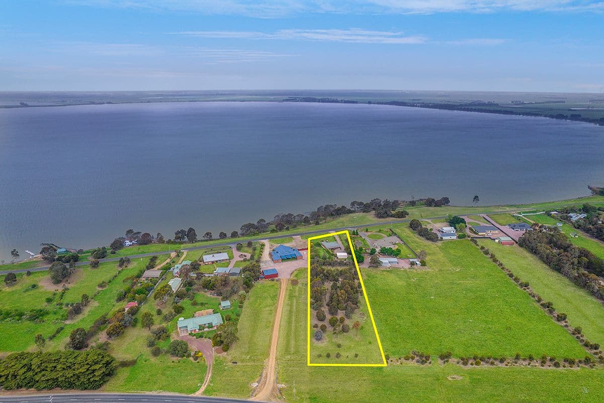 41 Frontage Road, Lake Bolac VIC 3351, Lake Bolac - Thumbnail 2