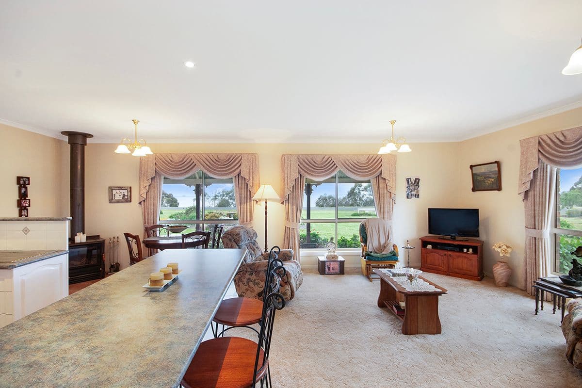 41 Frontage Road, Lake Bolac VIC 3351, Lake Bolac - Thumbnail 5