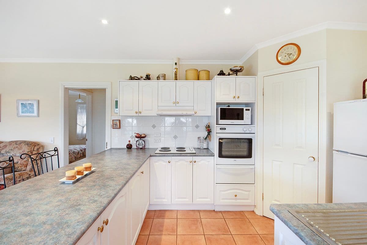 41 Frontage Road, Lake Bolac VIC 3351, Lake Bolac - Thumbnail 7