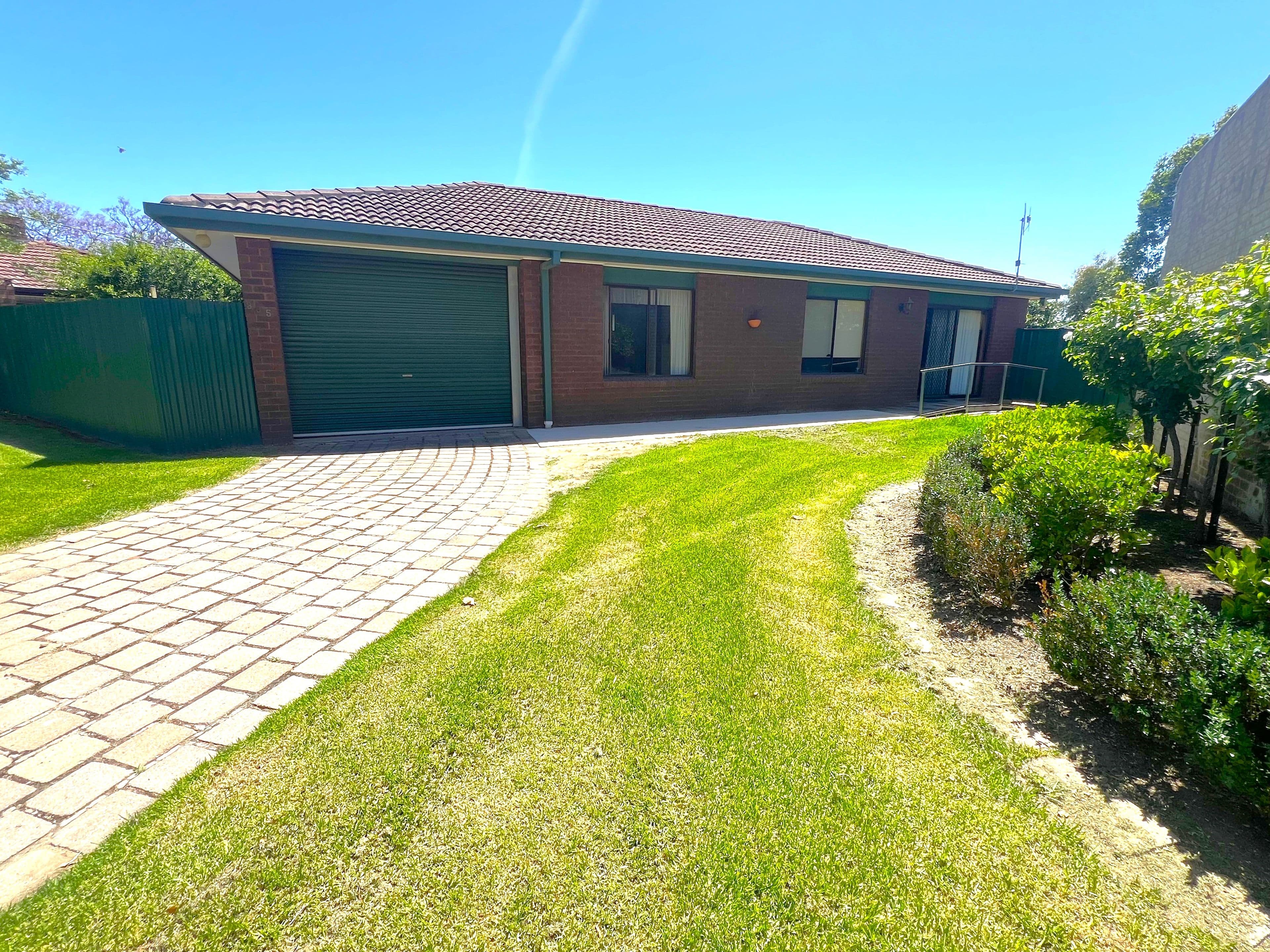 305 Victoria Street, Deniliquin NSW 2710, Deniliquin - Image 1