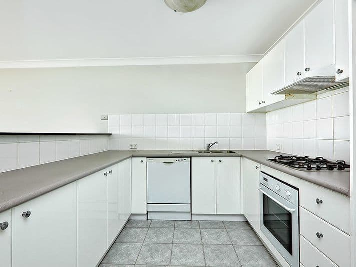 205/10 Wentworth Drive, Liberty Grove - Thumbnail 2
