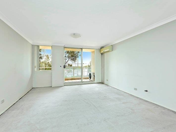 205/10 Wentworth Drive, Liberty Grove - Thumbnail 3