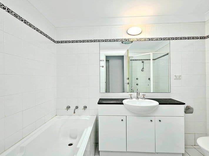 205/10 Wentworth Drive, Liberty Grove - Thumbnail 4