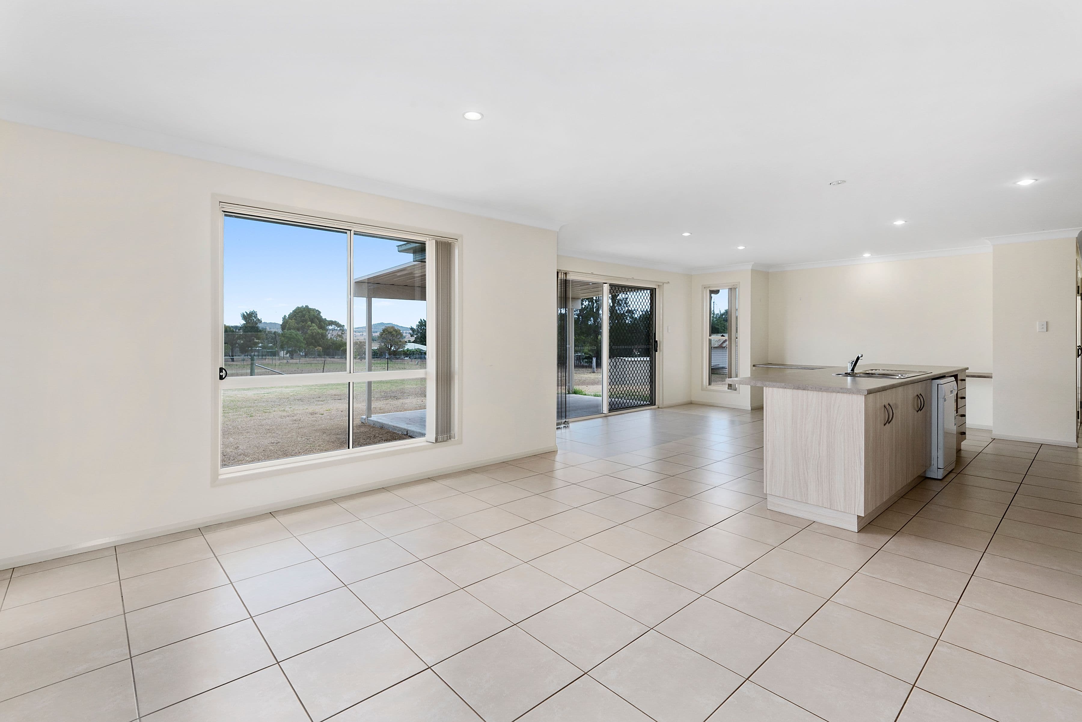 4 Leslie Street, East Greenmount QLD 4359, East Greenmount - Thumbnail 3
