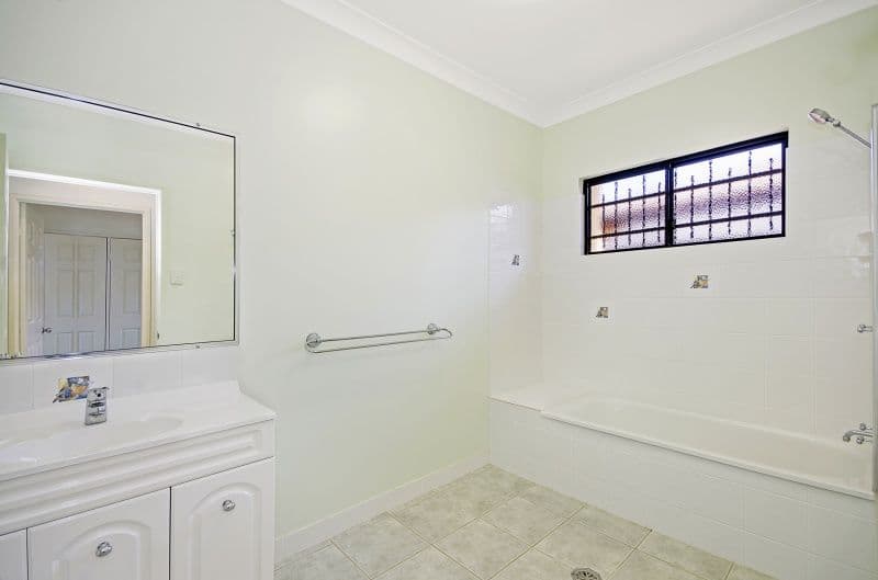 19 Monaro Circuit, MOUNT LOUISA QLD 4814, Mount Louisa - Thumbnail 4