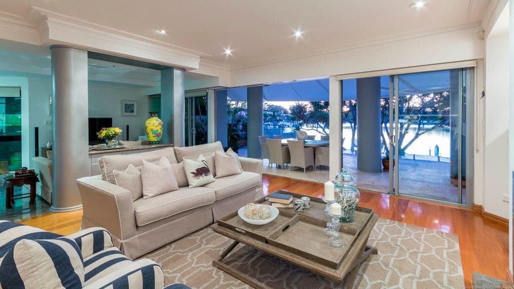 11 Valencia Avenue, Isle Of Capri QLD 4217, Isle Of Capri - Thumbnail 2