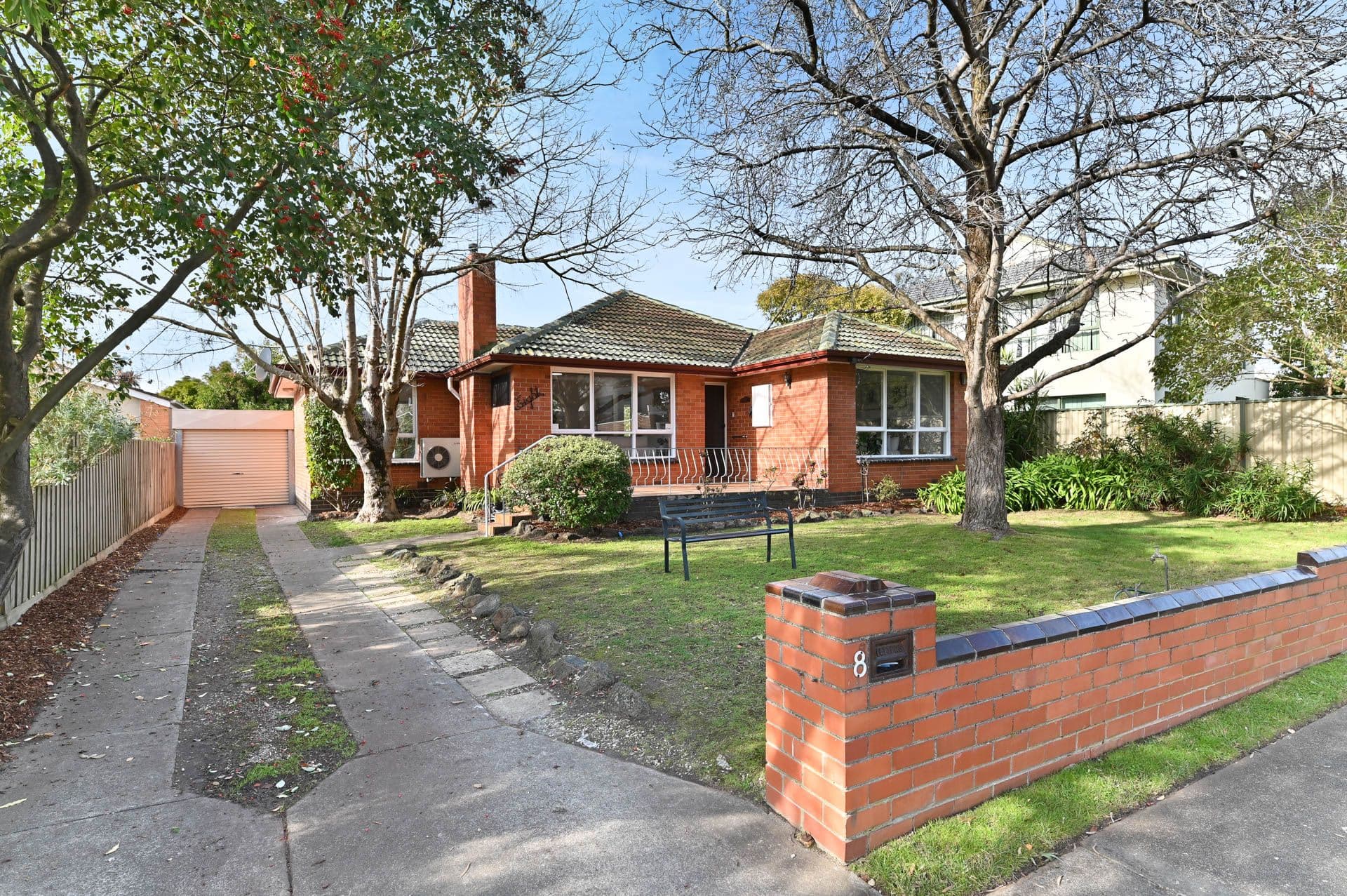 8 Leonie Avenue, Mount Waverley VIC 3149, Mount Waverley - Thumbnail 2