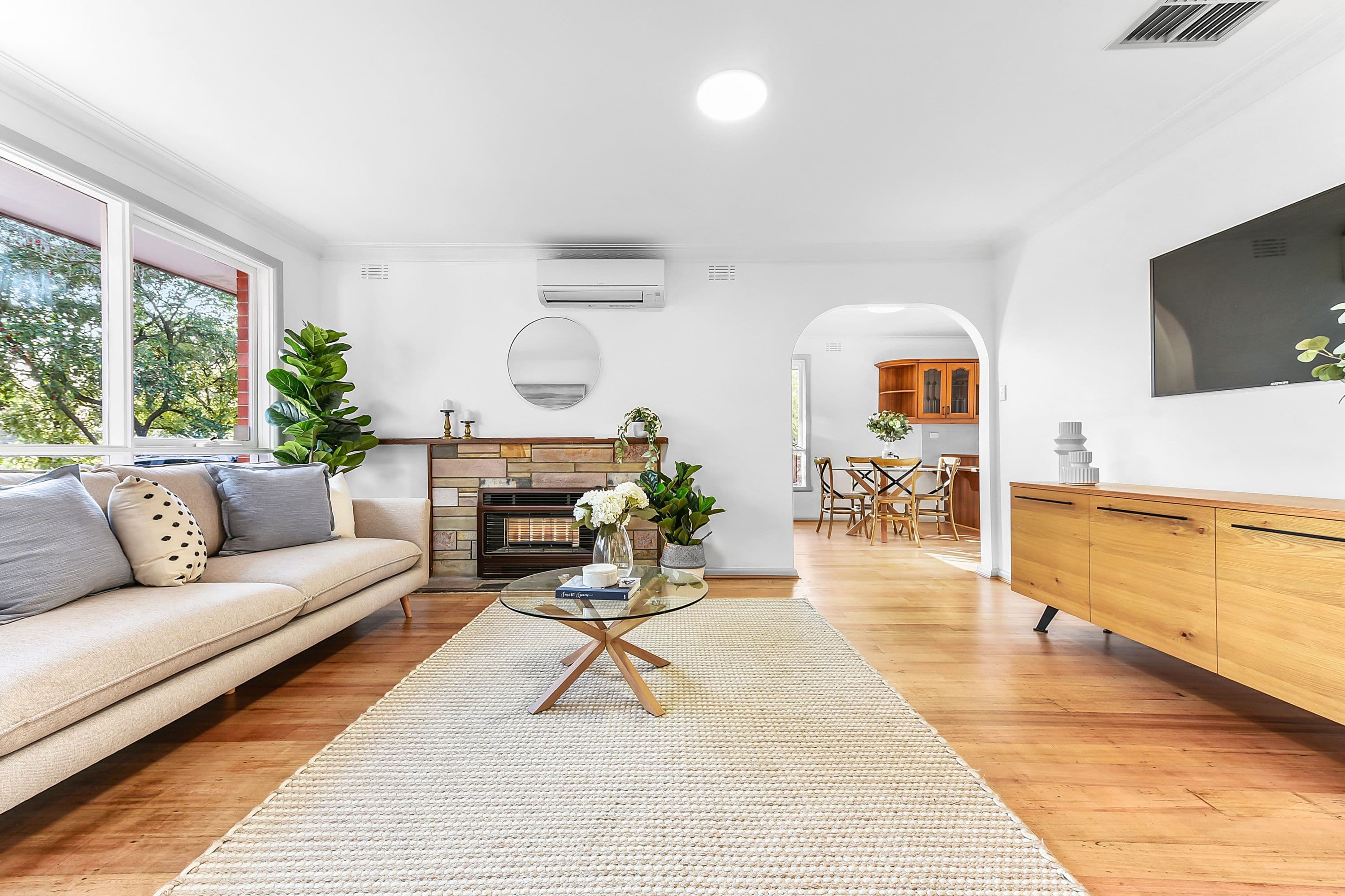 8 Leonie Avenue, Mount Waverley VIC 3149, Mount Waverley - Thumbnail 3