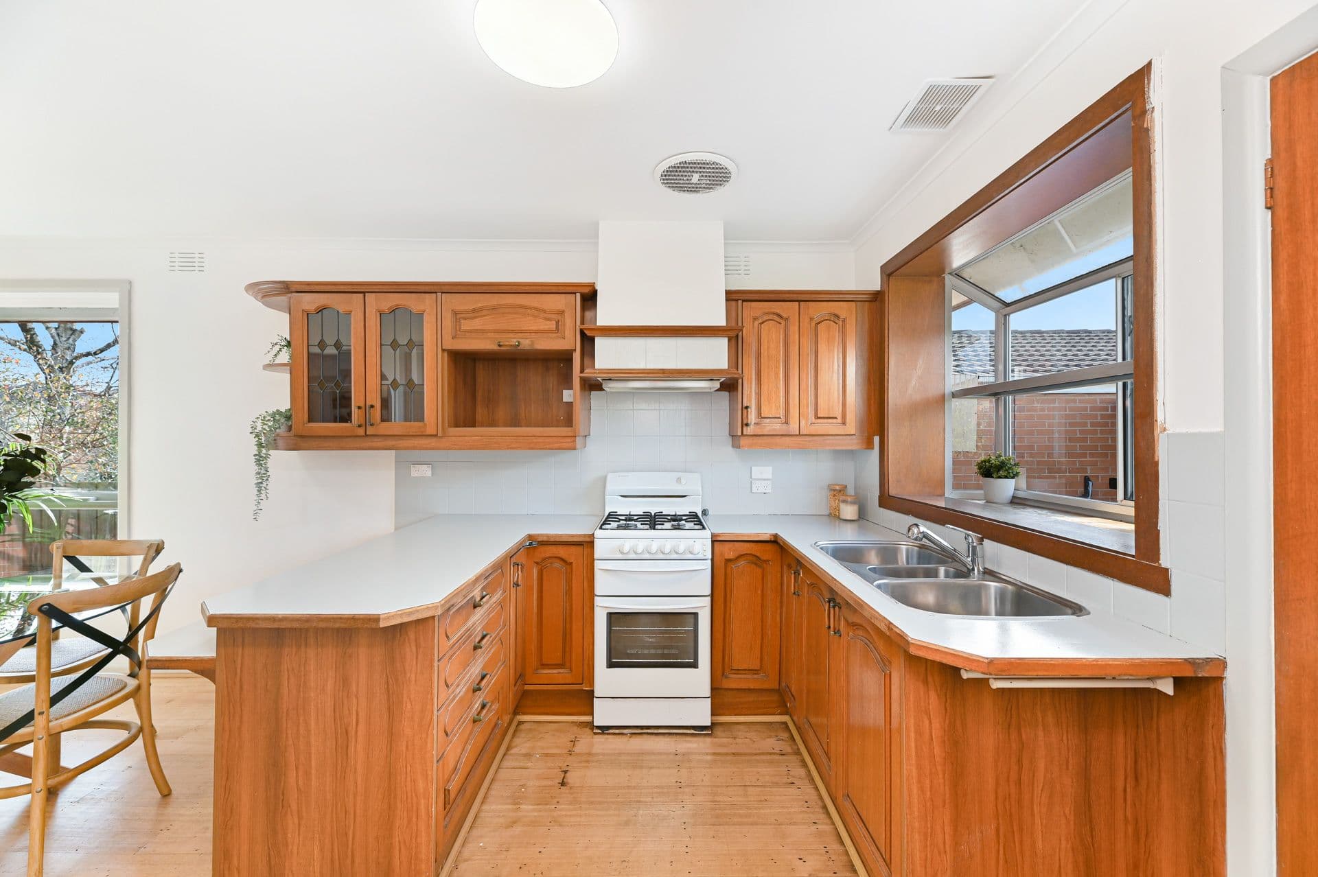 8 Leonie Avenue, Mount Waverley VIC 3149, Mount Waverley - Thumbnail 4