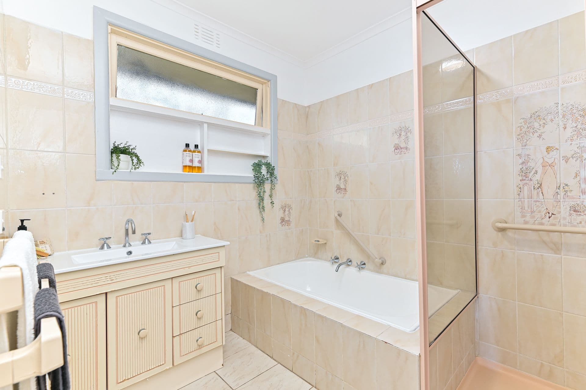 8 Leonie Avenue, Mount Waverley VIC 3149, Mount Waverley - Thumbnail 7