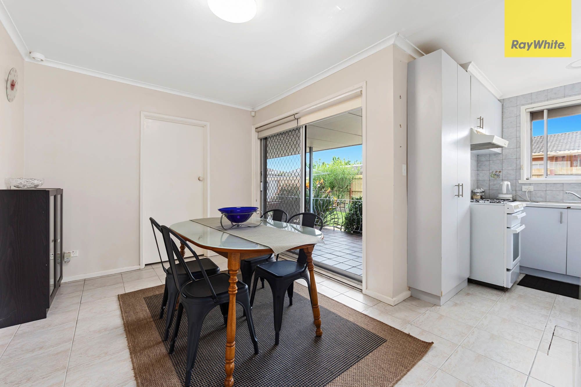8 Chelmsford Crescent, St Albans VIC 3021, St Albans - Thumbnail 4