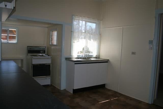 87 Hawthorne Street, ROMA QLD 4455, Roma - Thumbnail 3