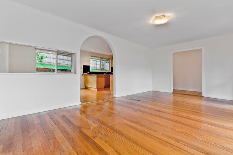 15 Booyan Crescent, GREENSBOROUGH VIC 3088, Greensborough - Thumbnail 2