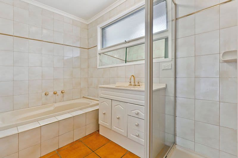 15 Booyan Crescent, GREENSBOROUGH VIC 3088, Greensborough - Thumbnail 6