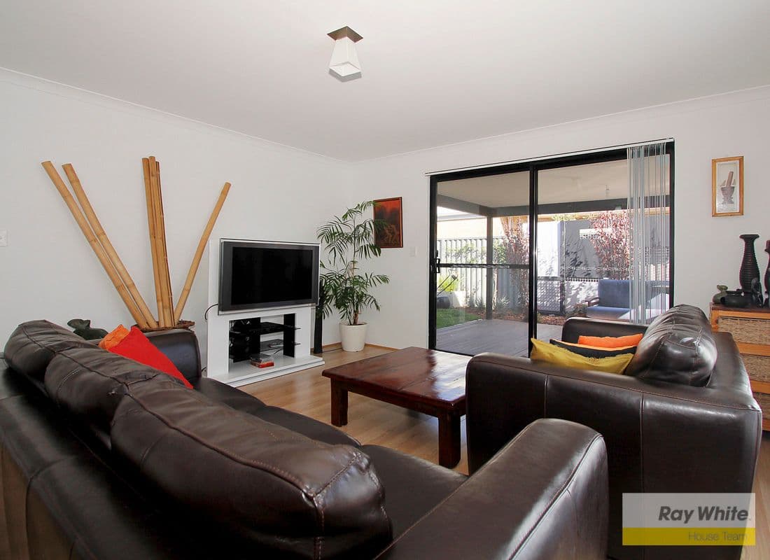 11 Barton Loop, PIARA WATERS WA 6112, Piara Waters - Thumbnail 2