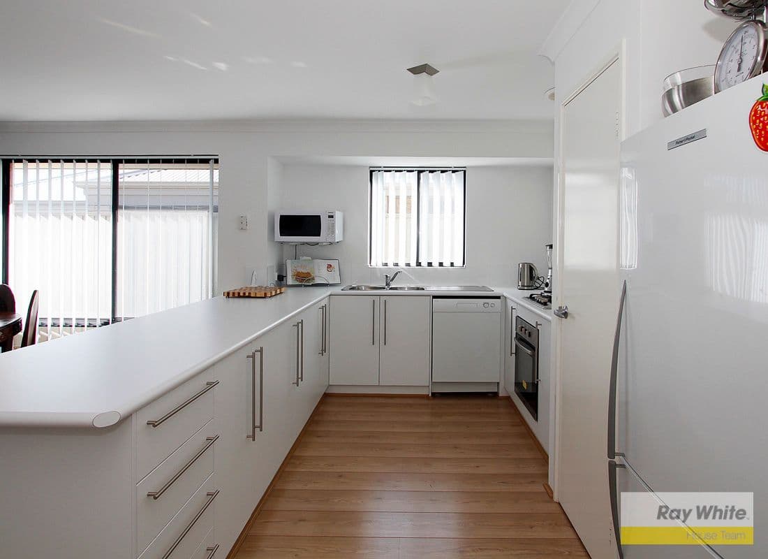 11 Barton Loop, PIARA WATERS WA 6112, Piara Waters - Thumbnail 3