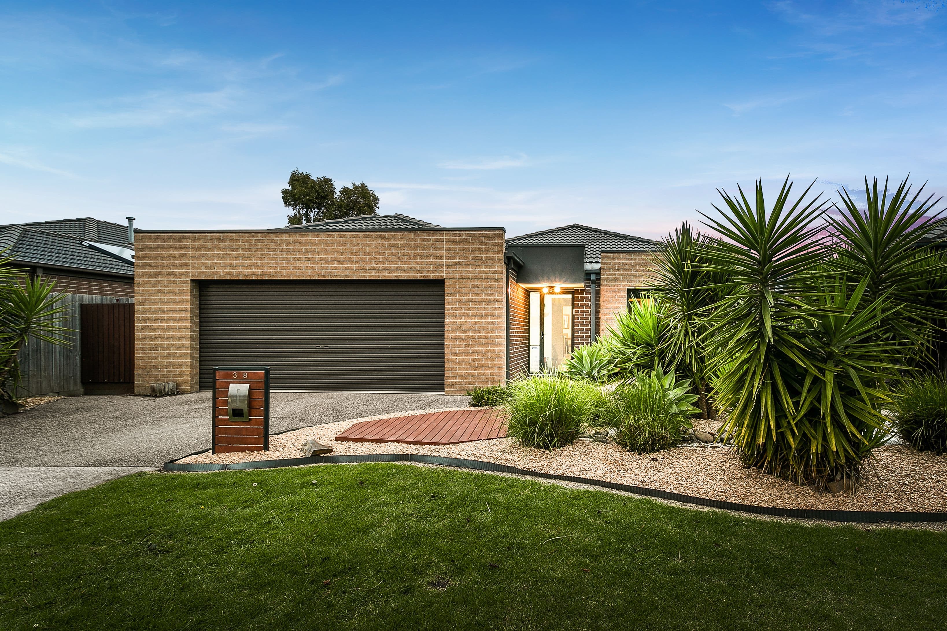38 Melissa Way, Pakenham VIC 3810, Pakenham - Thumbnail 2