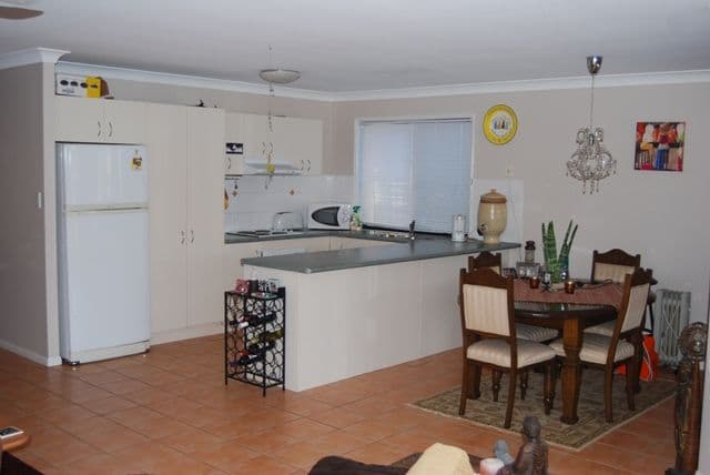 18 Samford Place, FOREST LAKE QLD 4078, Forest Lake - Thumbnail 2