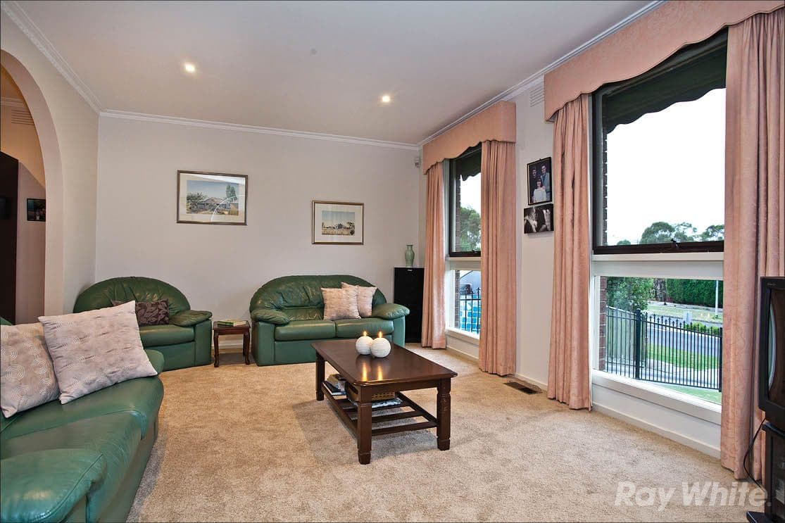 9 Haverbrack Drive, Mulgrave VIC 3170, Mulgrave - Thumbnail 2